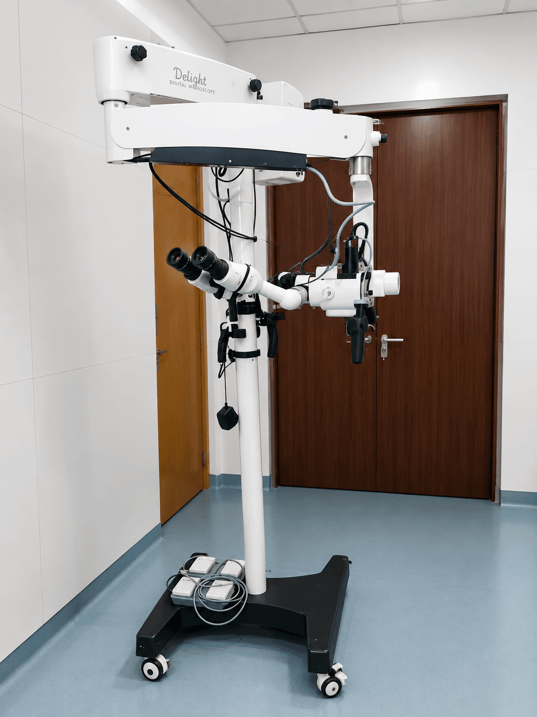 High-precision digital microscope for advanced diagnostics at Samjaya Healthcare.